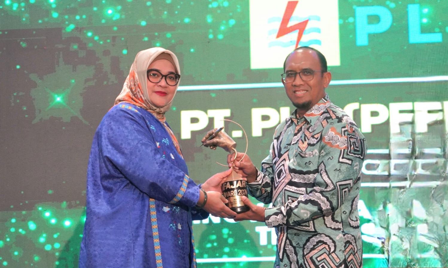 PLN UID Sulselrabar Raih Penghargaan Fajar Awards 2024 Bidang Transisi Energi