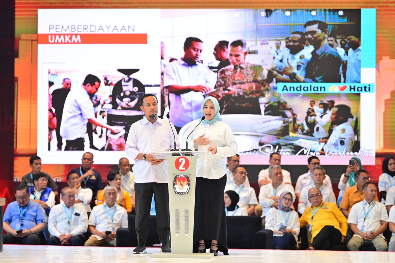Pasangan Nomor Urut 2, Andi Sudirman Sulaiman-Fatmawati Rusdi Saat Debat Kedua Pilgub Sulsel Dengan Bahasan Pemberdayaan UMKM