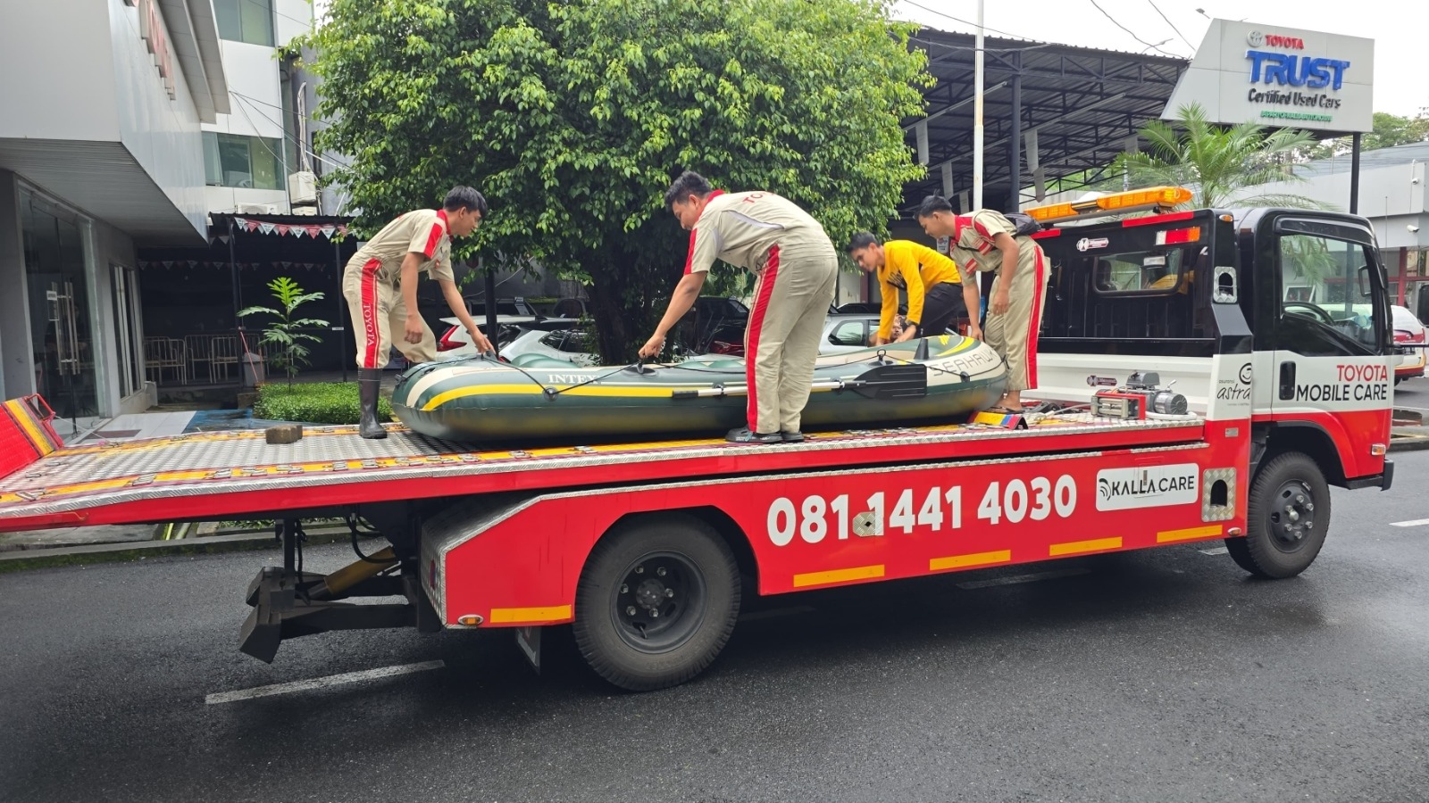 Kalla Toyota Luncurkan Program Peduli Banjir untuk Pelanggan Terdampak