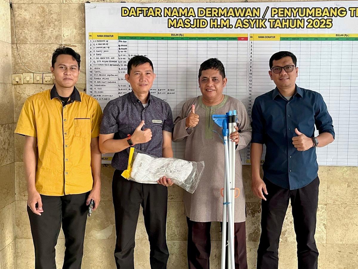 Vasaka Hotel Makassar Sambut Ramadhan dengan Kegiatan Sosial Bersih-Bersih Masjid