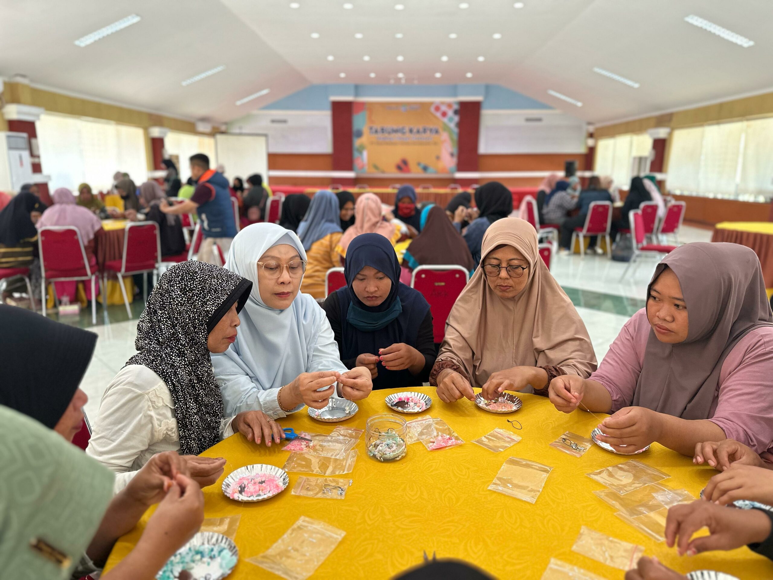 GMTD Gelar Pelatihan Kewirausahaan untuk Petugas Kebersihan di Tanjung Bunga