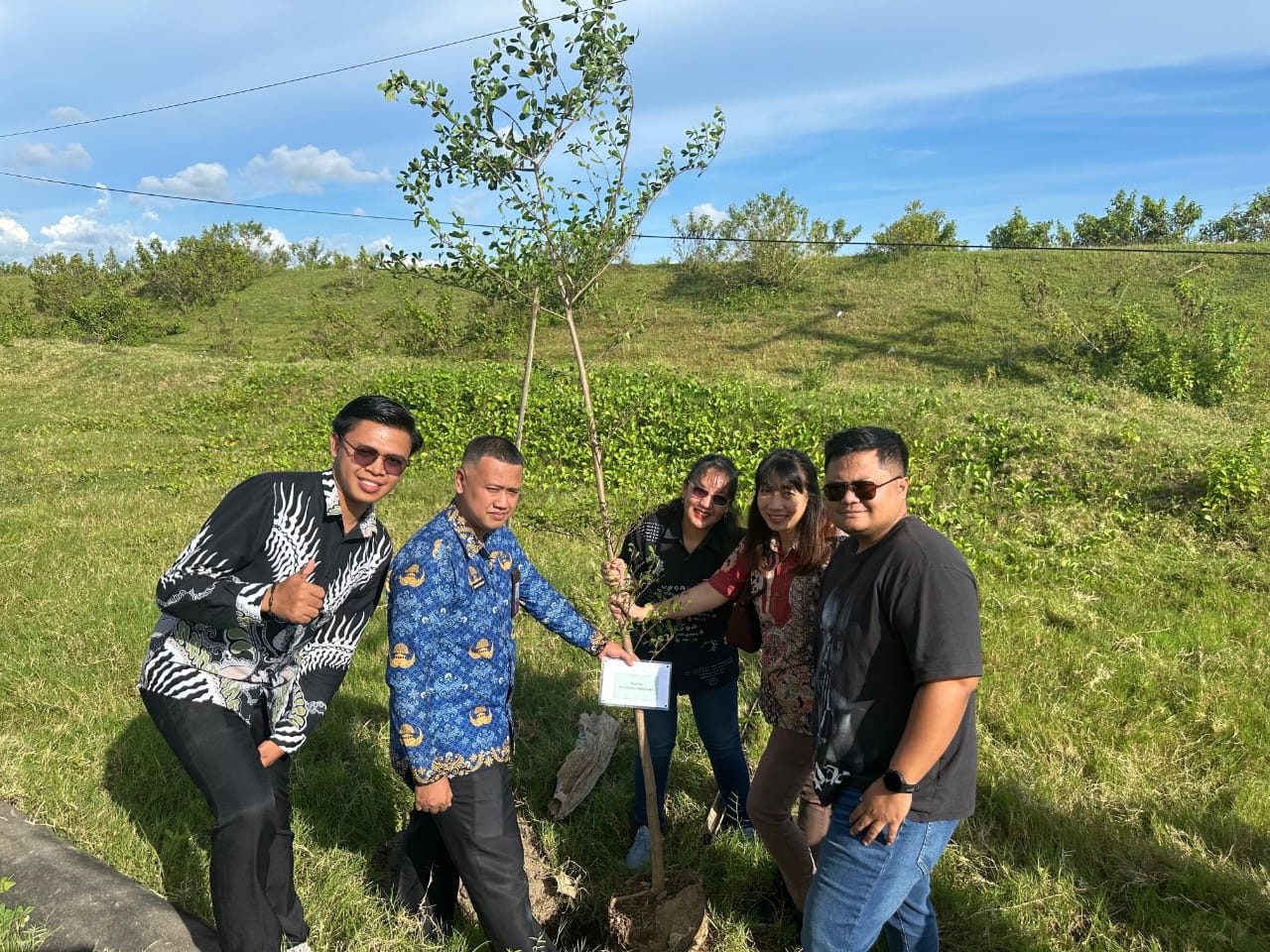 Hari Pohon Nasional, Asmo Sulsel Tanam 50 Pohon di Kampung Lette