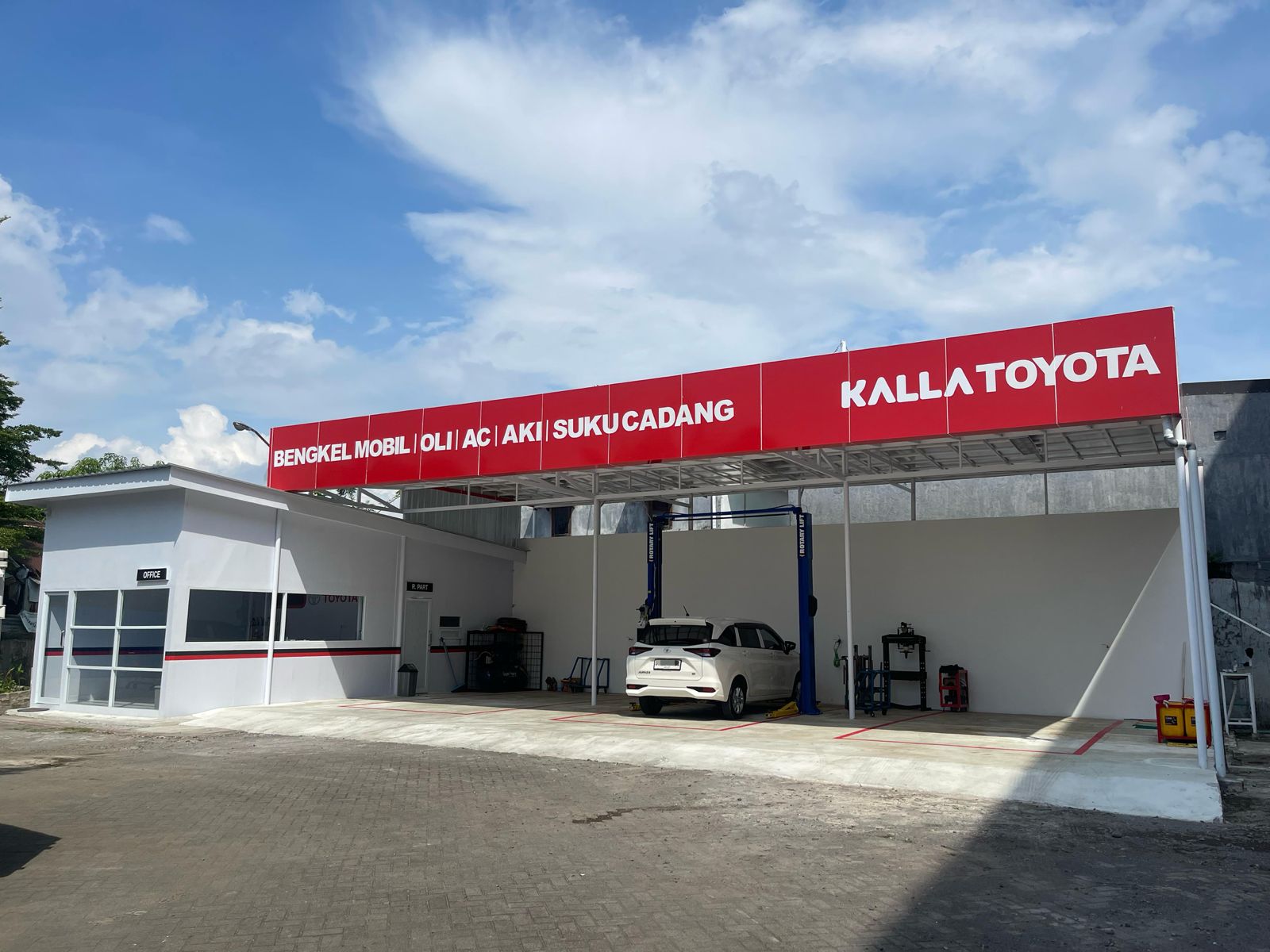Kalla Toyota Hadirkan Bengkel Resmi di Mal Ratu Indah Makassar