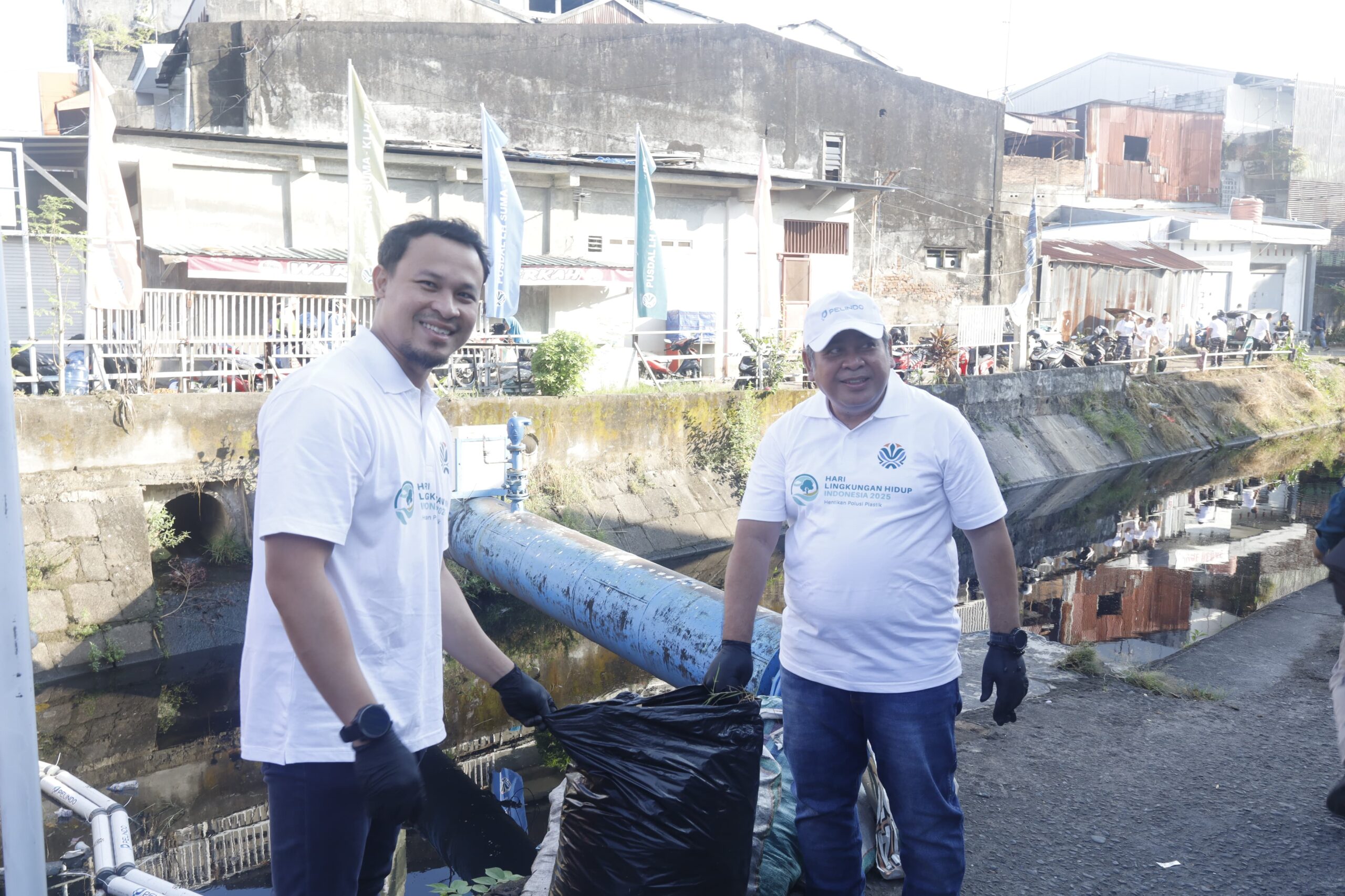 Pelindo Regional 4 Raih Penghargaan atas Aksi Bersih-Bersih Kanal dan Pasar di Makassar