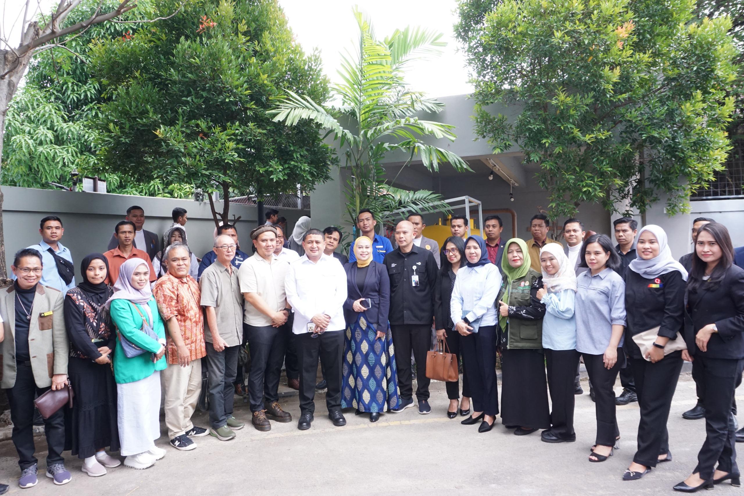 Hotel Mercure dan Pemkot Makassar Kolaborasi Kurangi Sampah Lewat Budidaya Maggot dan Eco Enzym