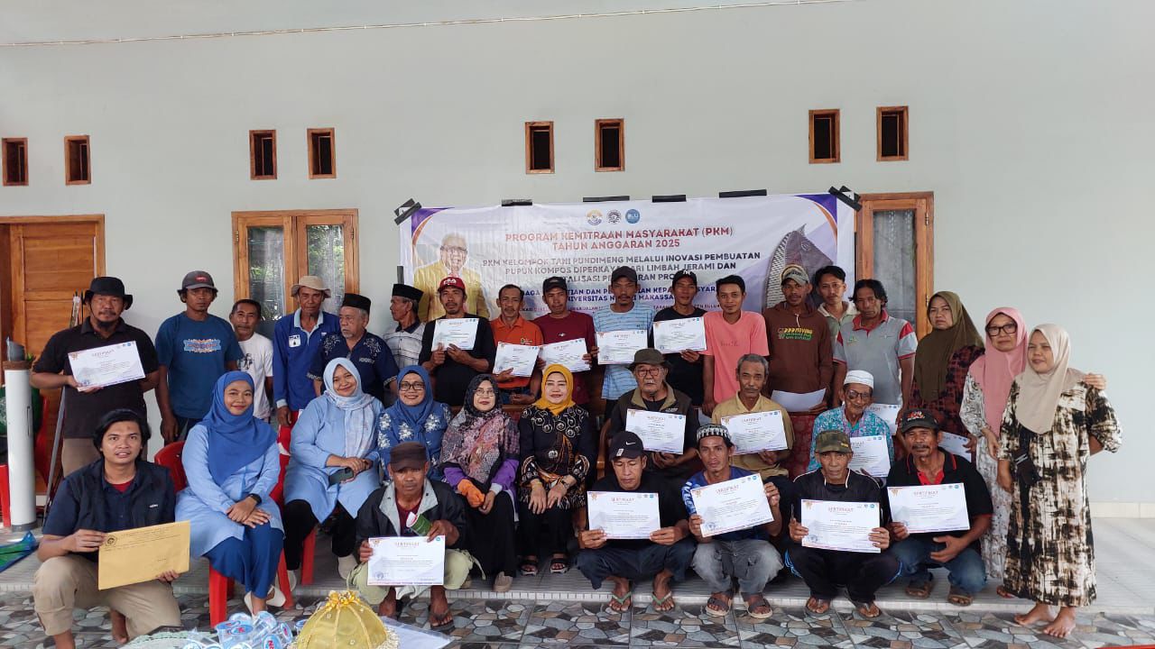 UNM Latih Petani Bulukumba Olah Jerami Jadi Kompos dan Kuasai Pemasaran Digital
