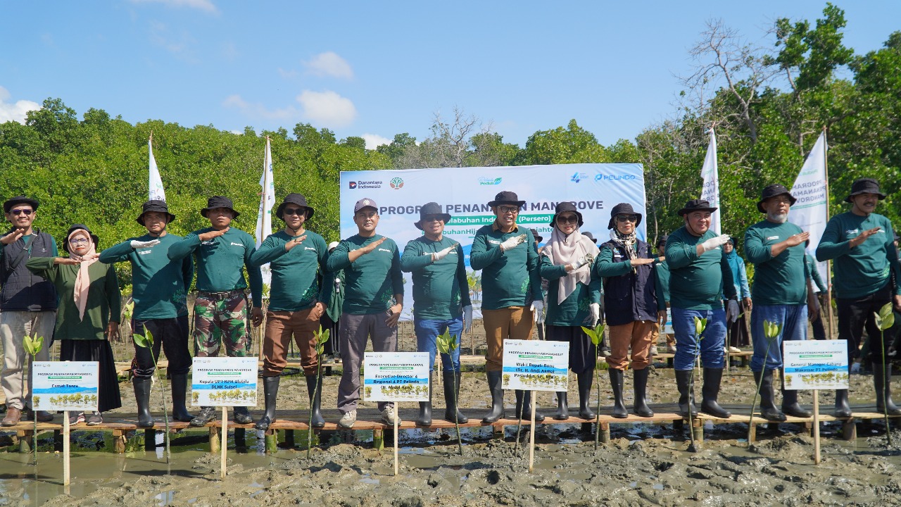 Hari Maritim Nasional 2025, Pelindo Regional 4 Gelar Kick Off Rehabilitasi Mangrove di Bone
