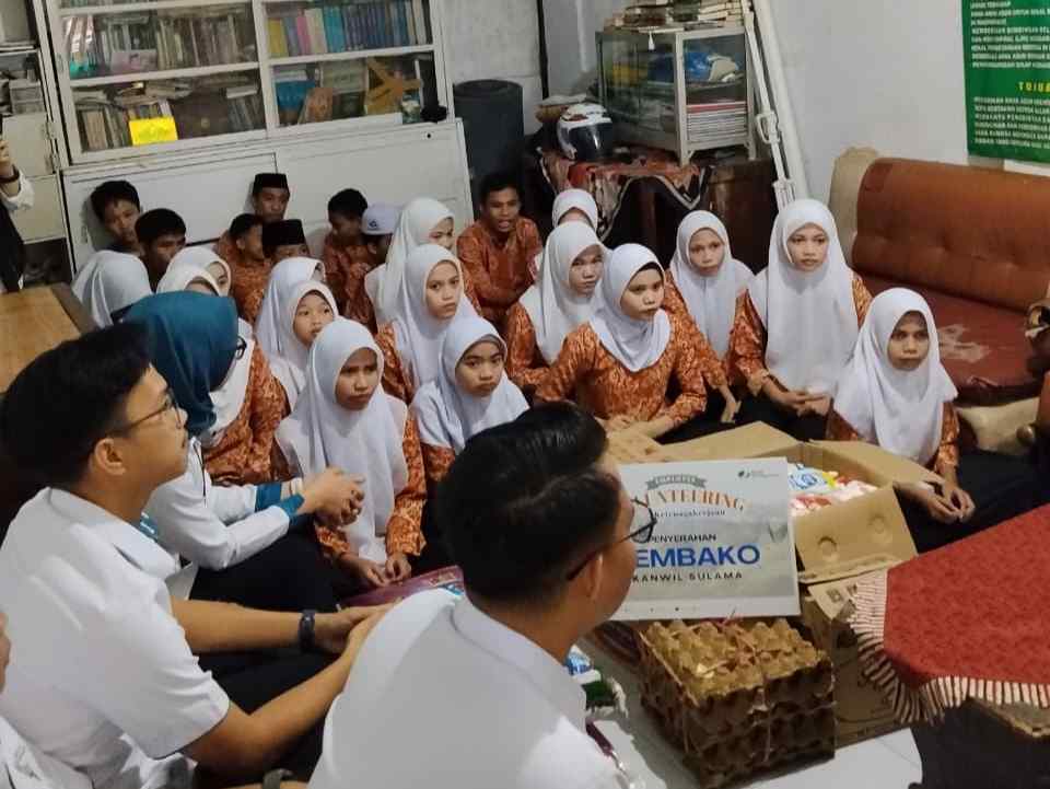 BPJS Ketenagakerjaan Sulama Berbagi Sembako untuk Anak Panti di Makassar
