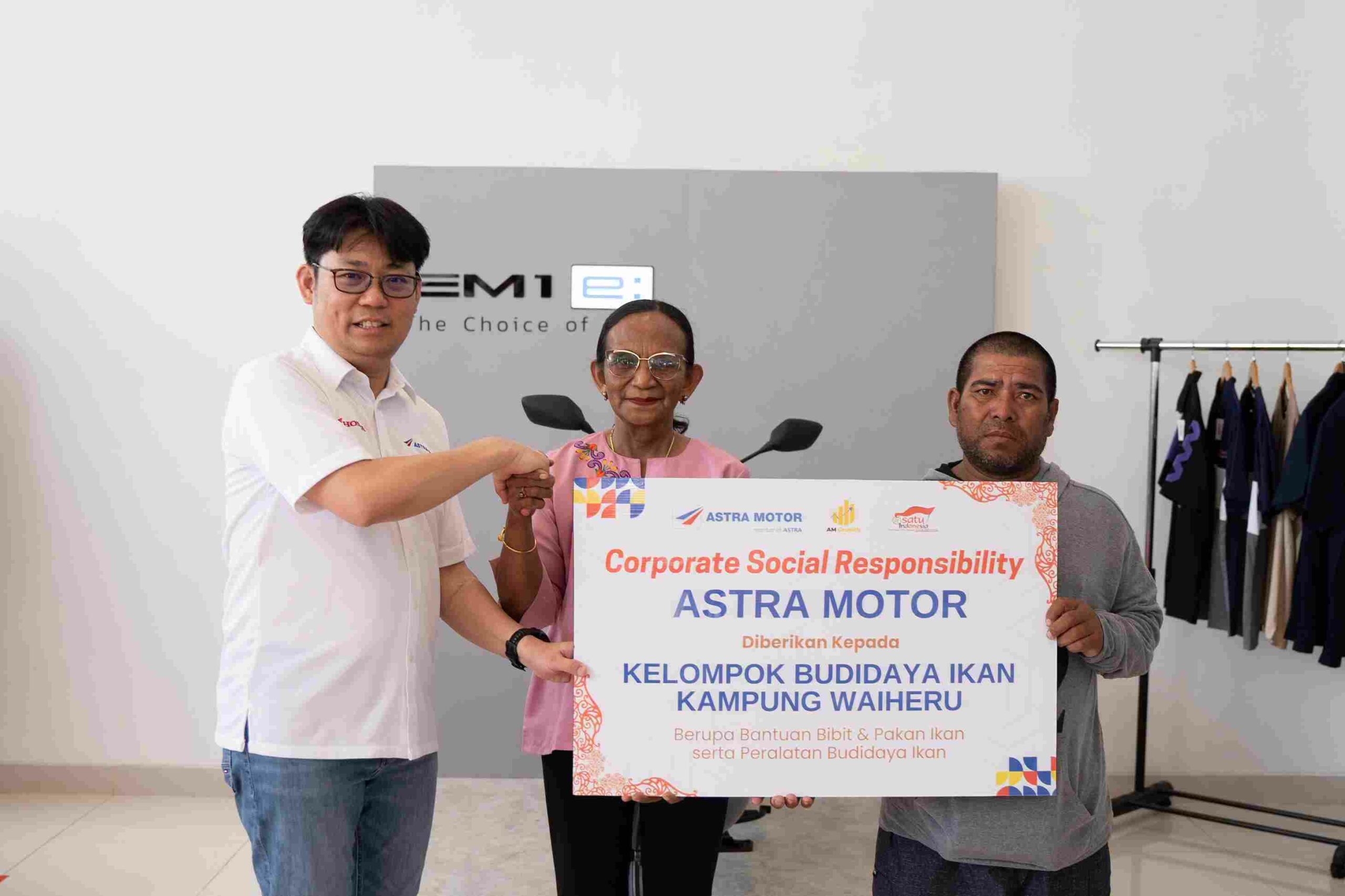 Asmo Sulsel Salurkan 2.000 Bibit Ikan untuk Kelompok Budidaya Waiheru Ambon